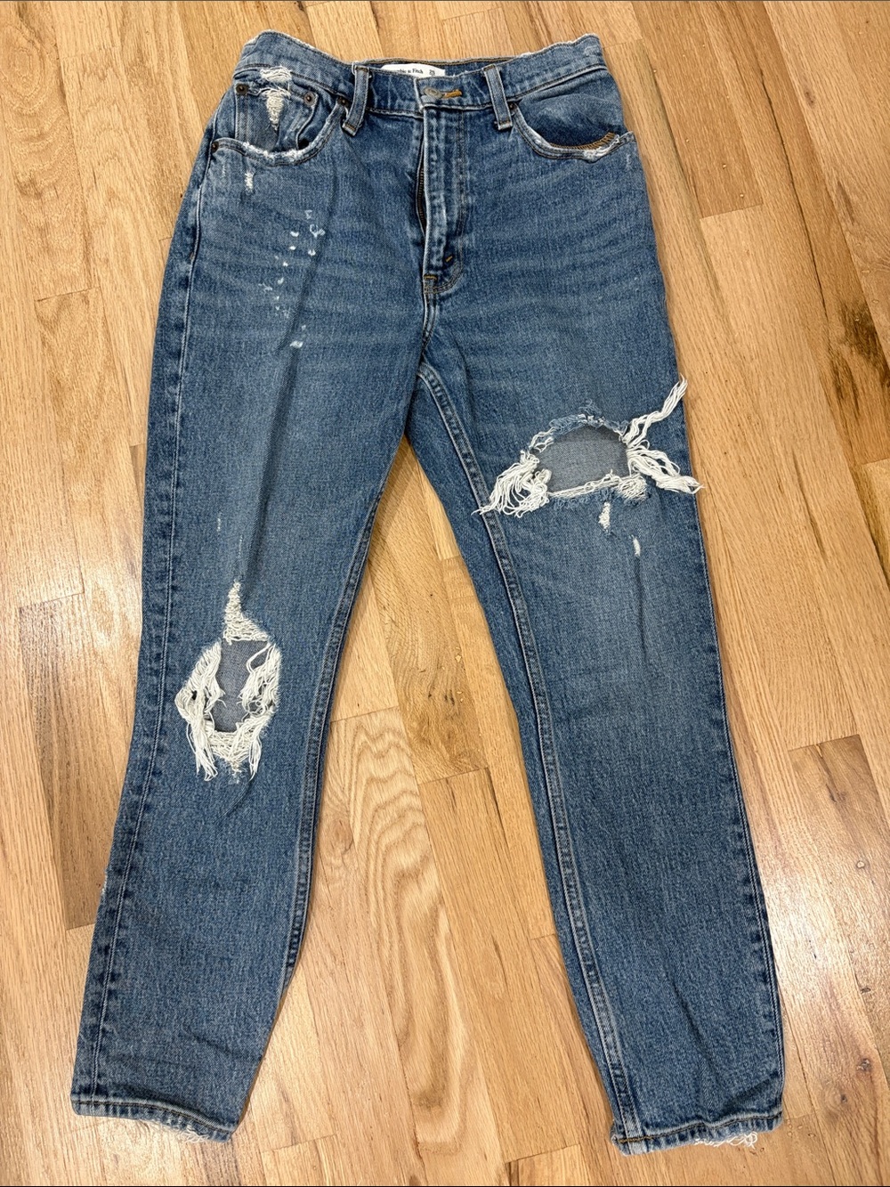Abercrombie & Fitch The Mom High Rise Jeans